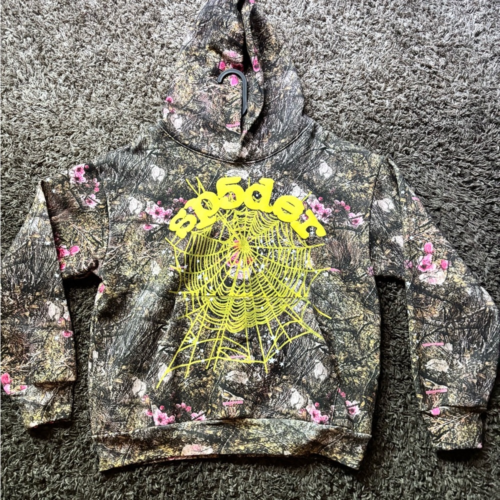 Essentials Men's sp5der real tree og web hoodie in camo, size 3.